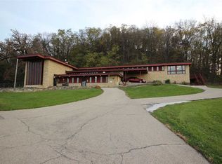 11 N Dubildchen Dr, Saint Donatus, IA 52071