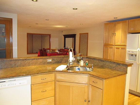 4th image of 26 Elmwood Cir
