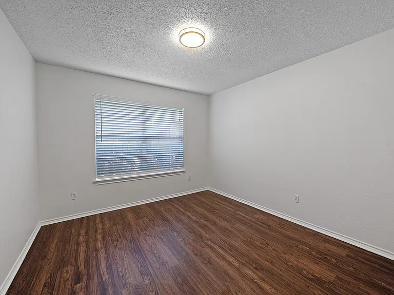2910 Chisolm Trl — Photo 19