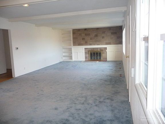 5th image of 825 NE Crest Dr