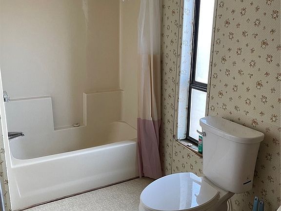 5th image of 41450 Apple Ln