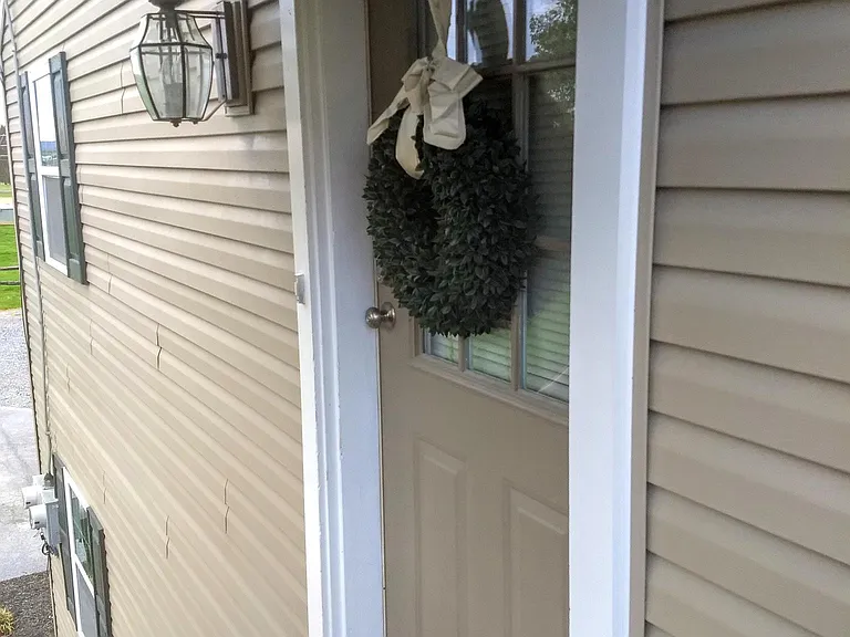 Quaint & Cute Entry