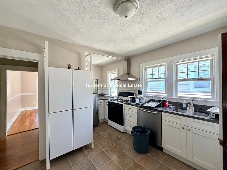 158 W Adams St — Photo 2