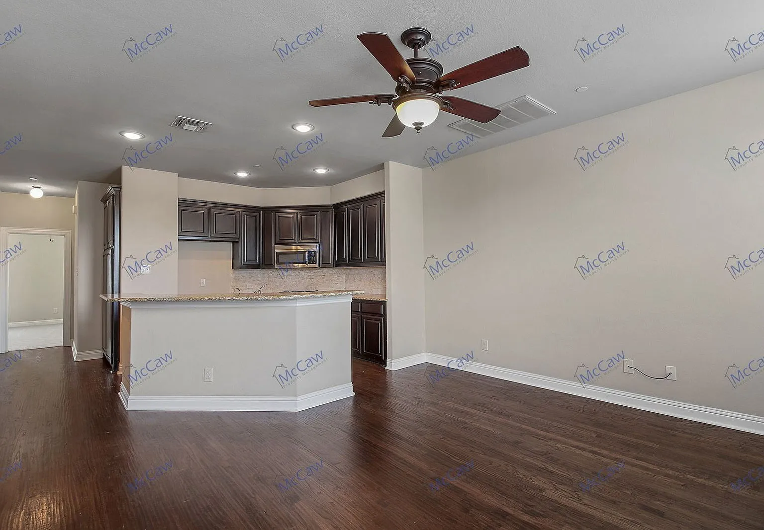 3 bed, 3.5 bath, 2100 sqft, $3,000 — Photo 3