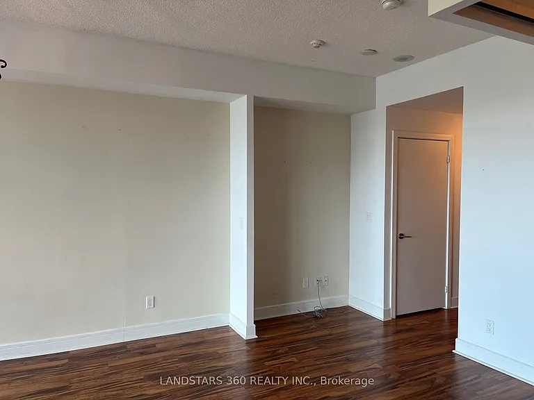 35 Brian Peck Cres #1020 — Photo 11