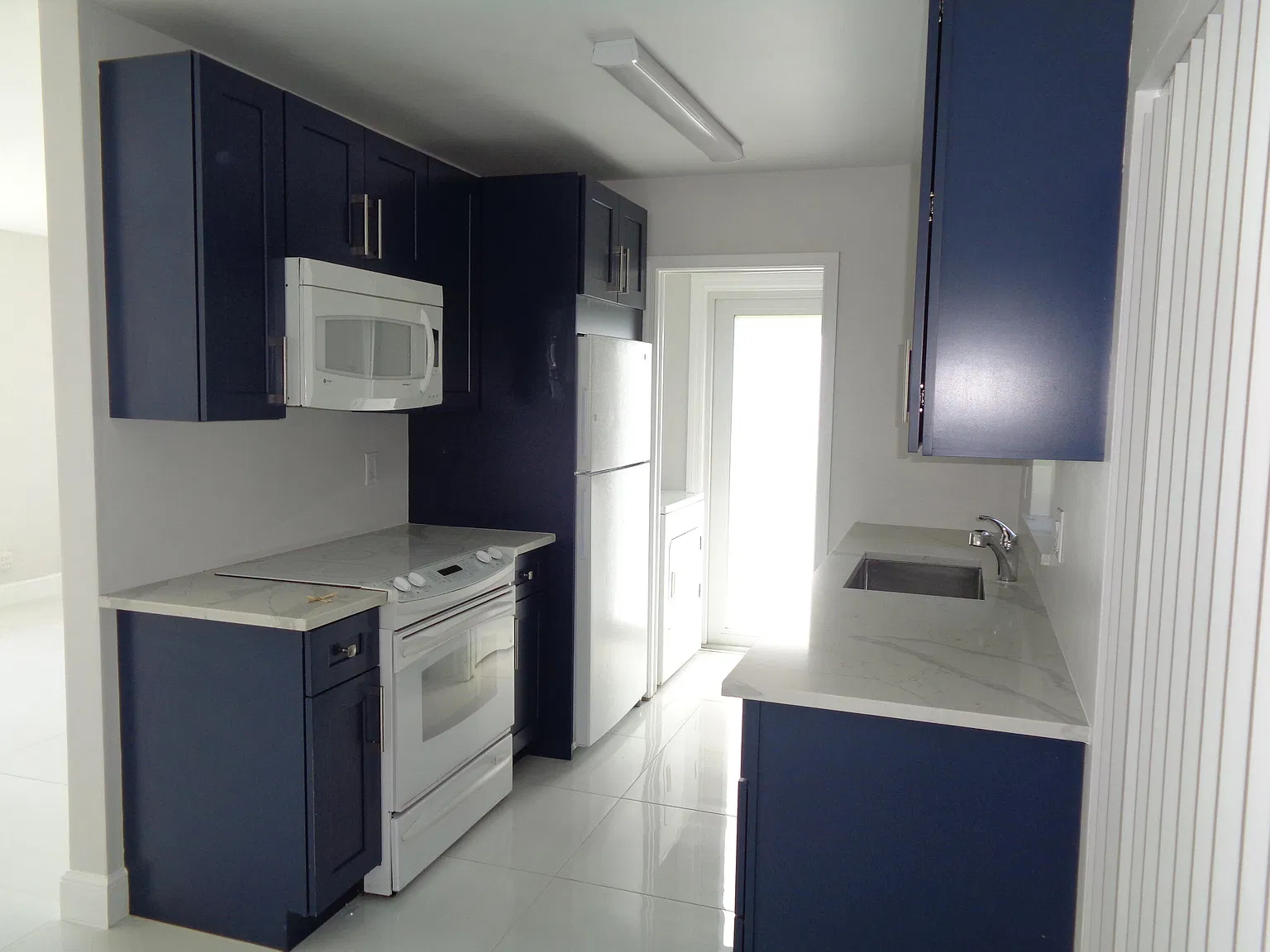 2 bed, 1.0 bath, 868 sqft, $3,200 — Photo 3