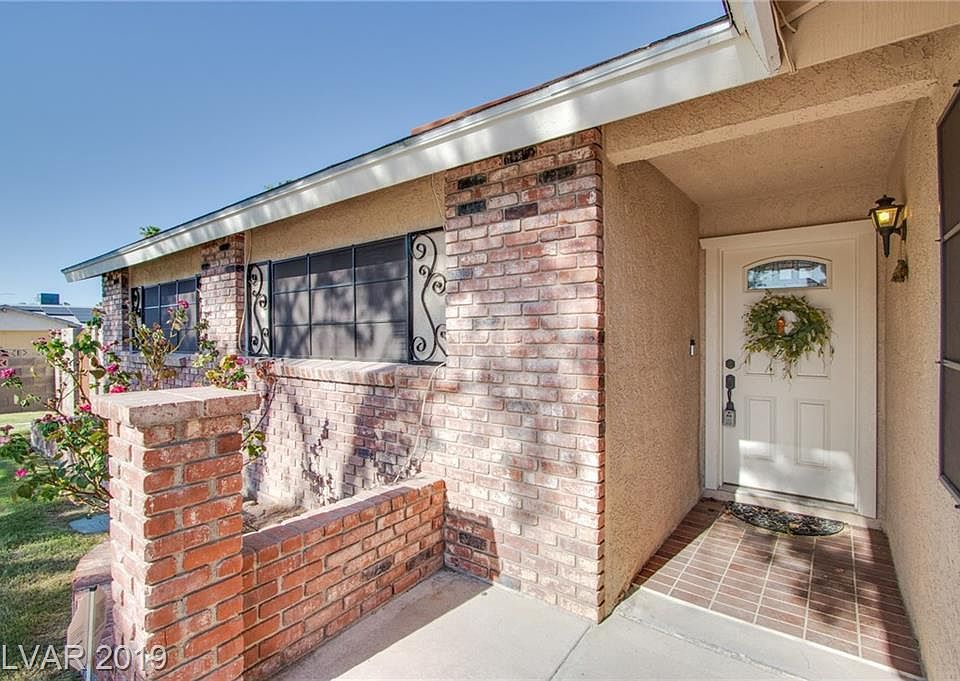 1st image of 1729 Stoneybrook Dr