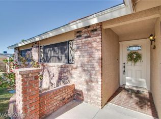 1729 Stoneybrook Dr, Las Vegas, NV 89108