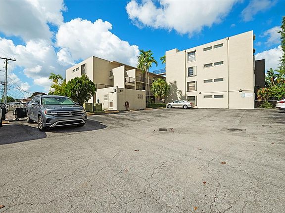 2nd image of 709 Curtiss Pkwy APT 23