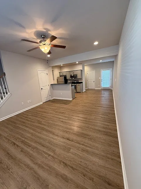 3 bed, 2.5 bath, 1400 sqft, $1,600 — Photo 3