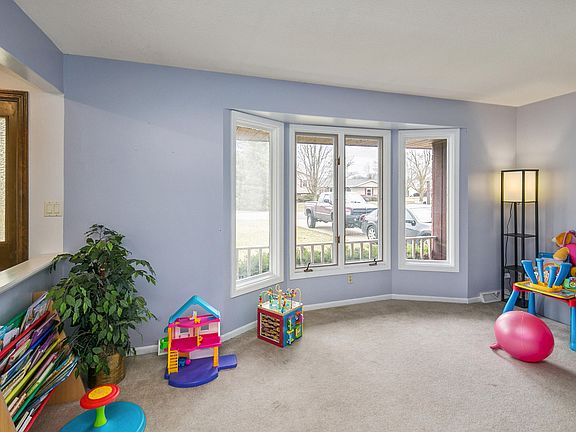 5th image of 2761 Fairbrook Dr NW