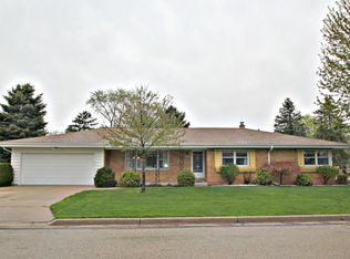 4725 N 110th St, Wauwatosa, WI 53225