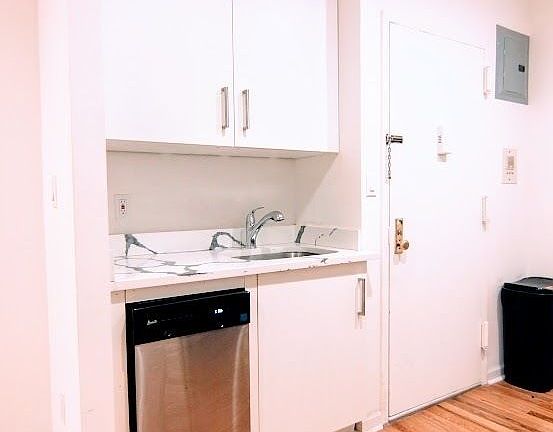 3rd image of 236 E 89th St #1DD