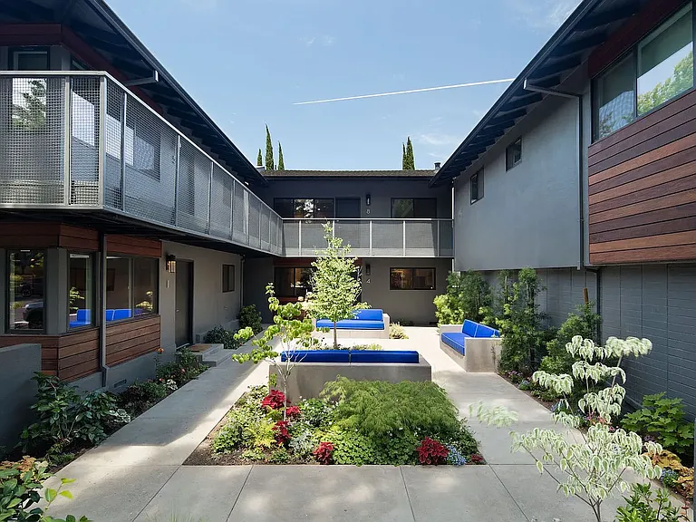 200 Waverley St #2 — Photo 14