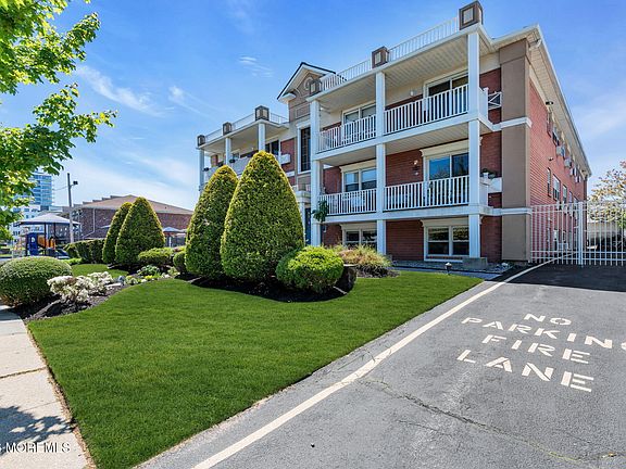 3rd image of 400 4th Avenue #205