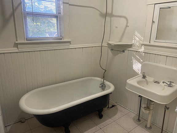 5th image of 619 1/2 13th Ave E #1/2