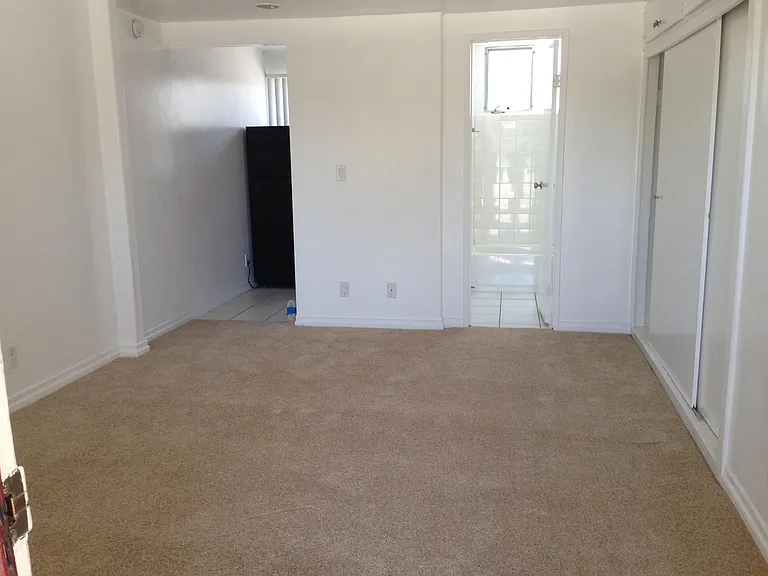 1144 N Hollywood Way — Photo 7