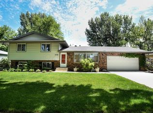 2538 Arrowhead Rd S, Fargo, ND 58103