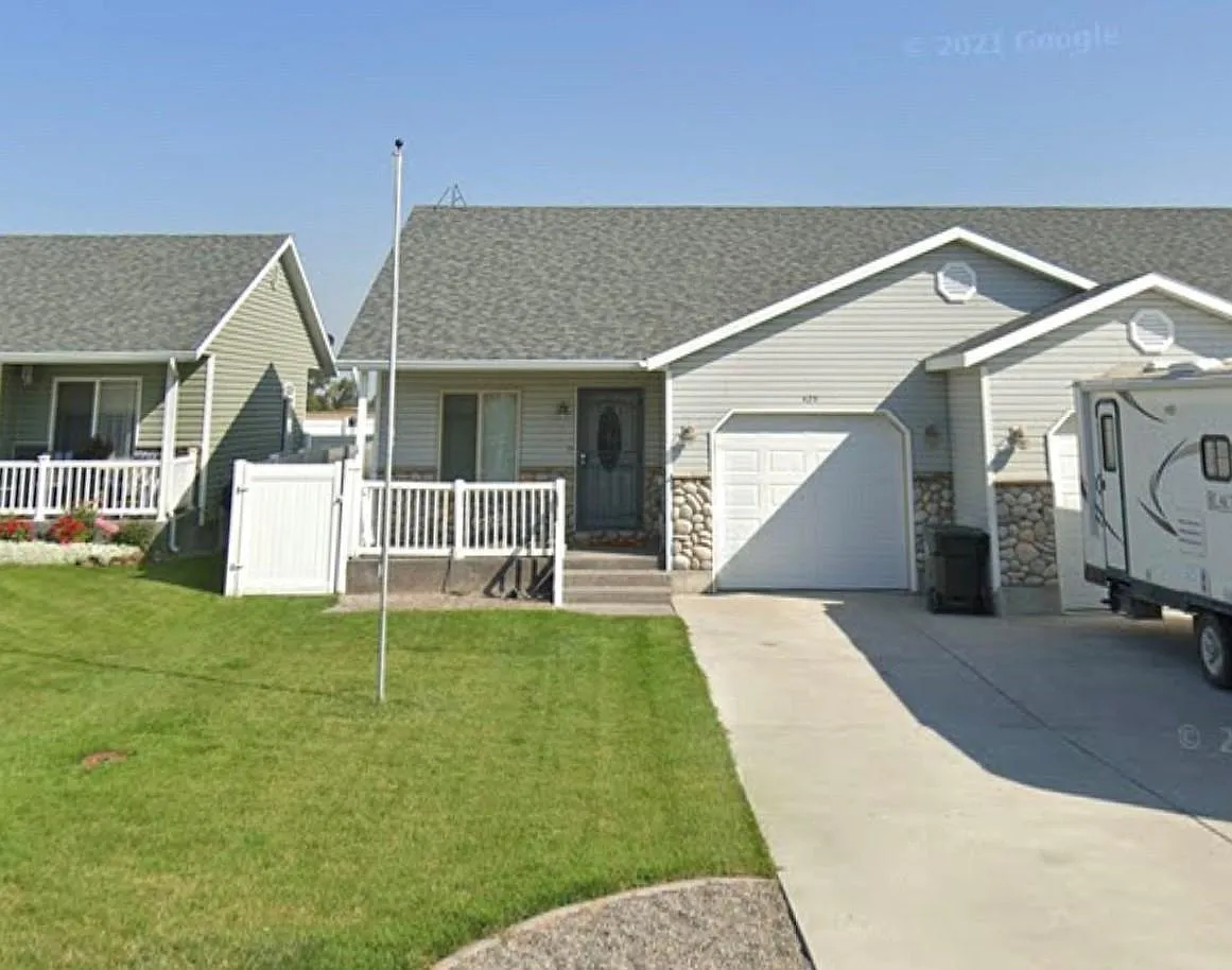 2 bed, 985 sqft, $1,275 — Photo 1
