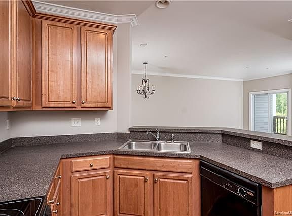 4th image of 6327 Park Creek Dr