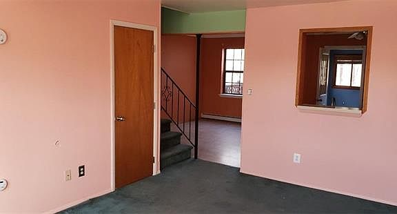 3rd image of 520 Everett Pl
