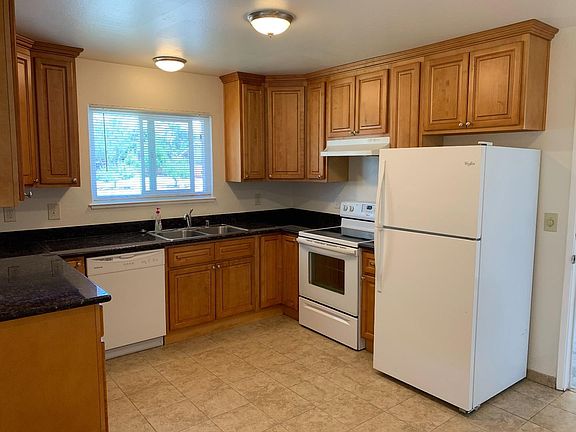2nd image of 624 Calero Ave