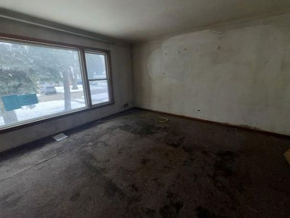 4th image of 4339 Center Ave