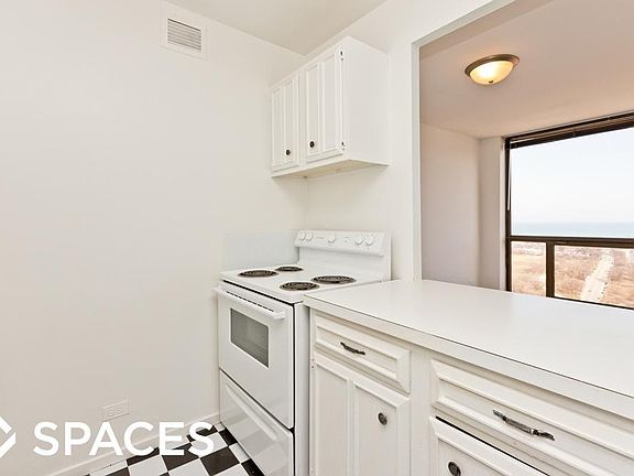 3rd image of 4343 N Clarendon Ave APT 2708A