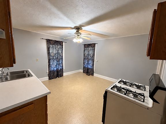 3rd image of 2531 Webb St