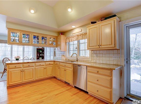 4th image of 1455 Evergreen Dr