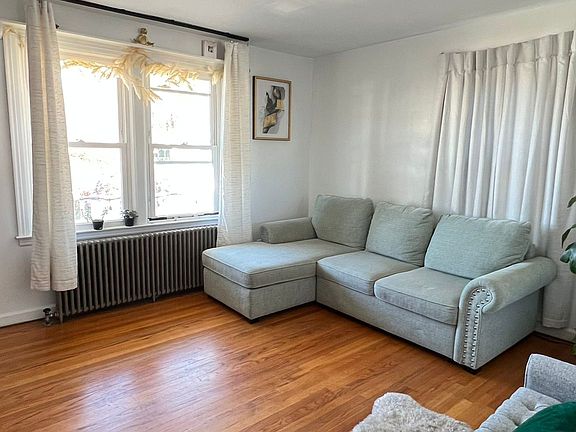 4th image of 7 Hillside Ave Floor 2