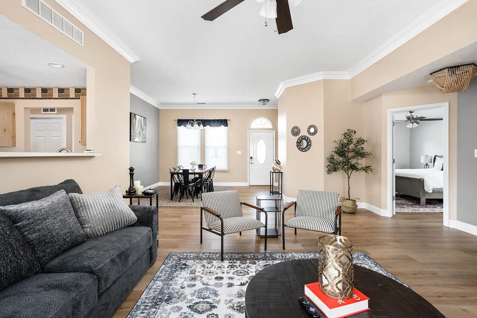 4 bed, 2.0 bath, $6,049 — Photo 3