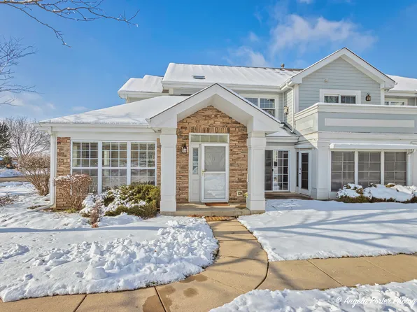 9420 Lenox Ln, Crystal Lake, IL 60014