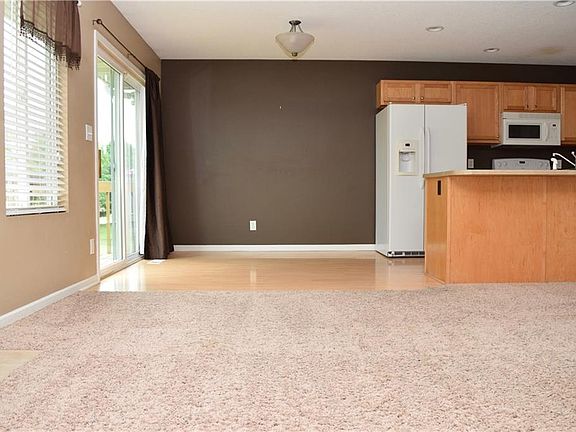 5th image of 5214 NE Hillcrest Dr