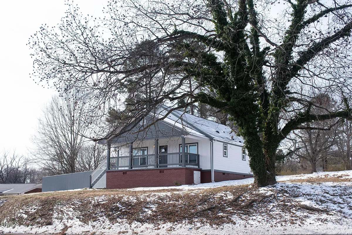 Building Photo - 635 N Churton St