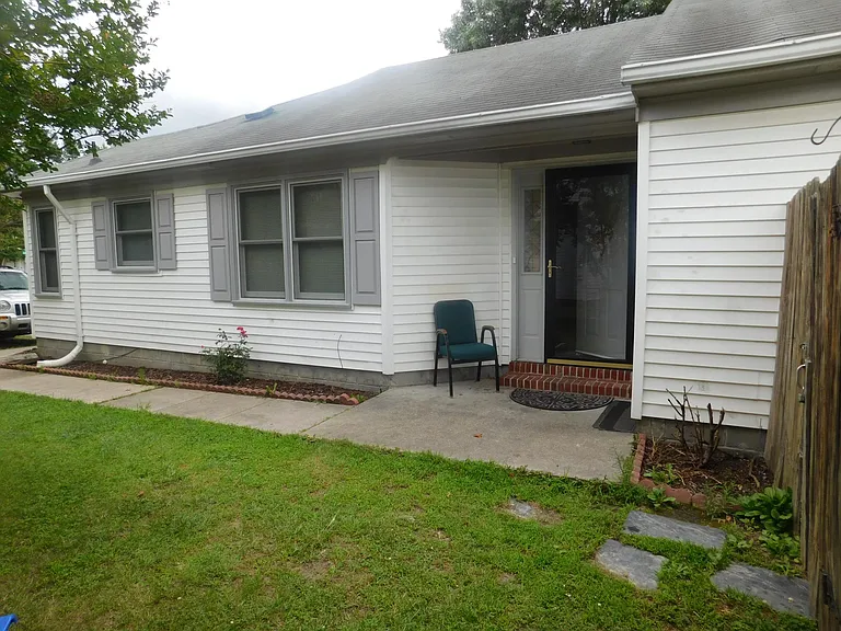 2608 Larchwood Cv — Photo 3