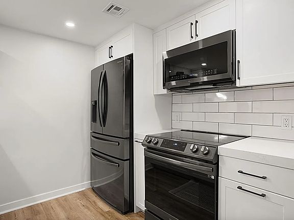 4th image of 425 W Beech St Unit 422-422-422