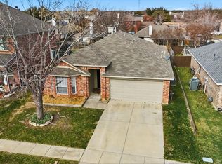 1052 Cottonbelt Dr, Saginaw, TX 76131