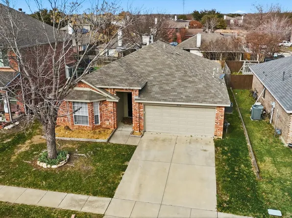 1052 Cottonbelt Dr, Saginaw, TX 76131