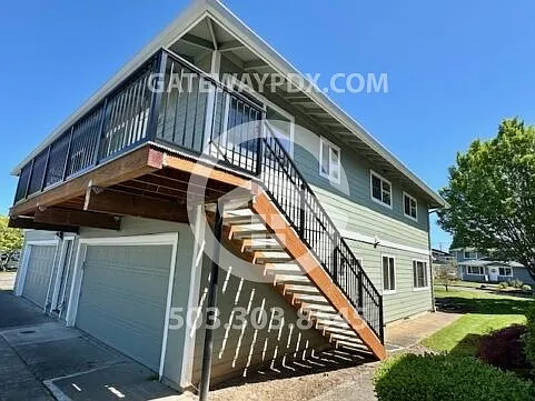 1441 NE Paropa Ct — Photo 3