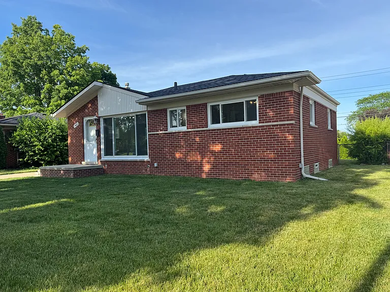 2431 Grange Rd — Photo 3