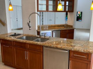 8021 NW 166th St, Miami Lakes, FL 33016