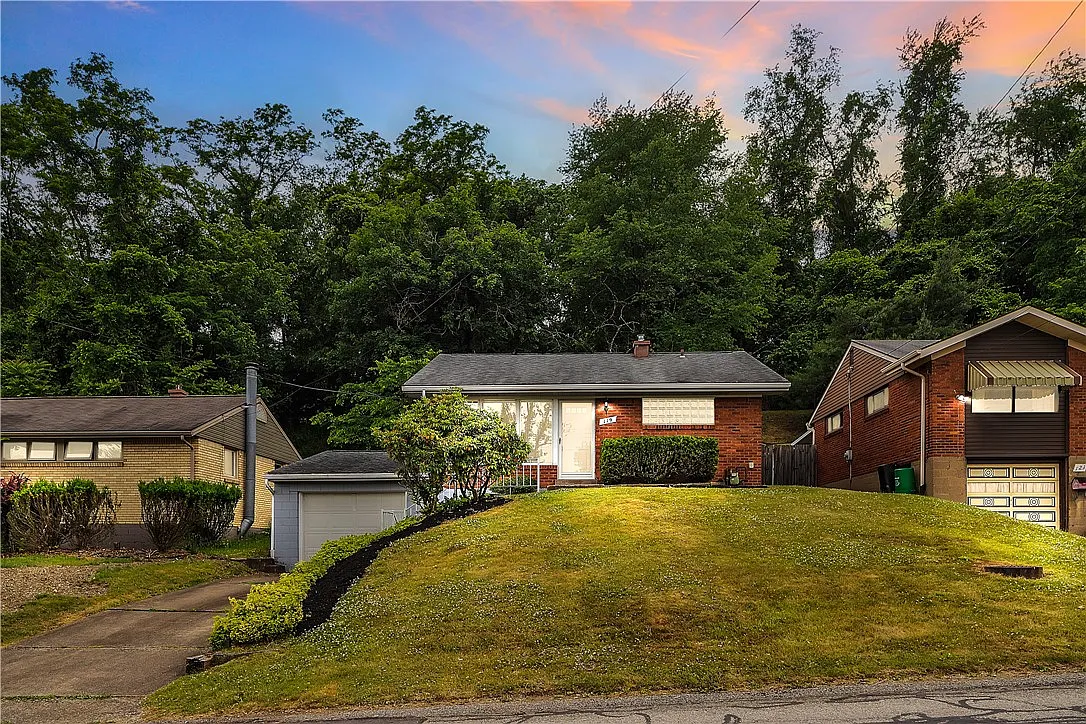 119 Queenston Dr photo 1