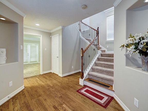 5th image of 623 Knox St