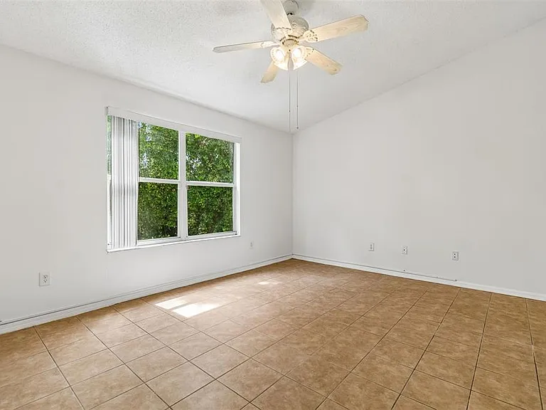 6245 Osprey Lake Cir — Photo 32