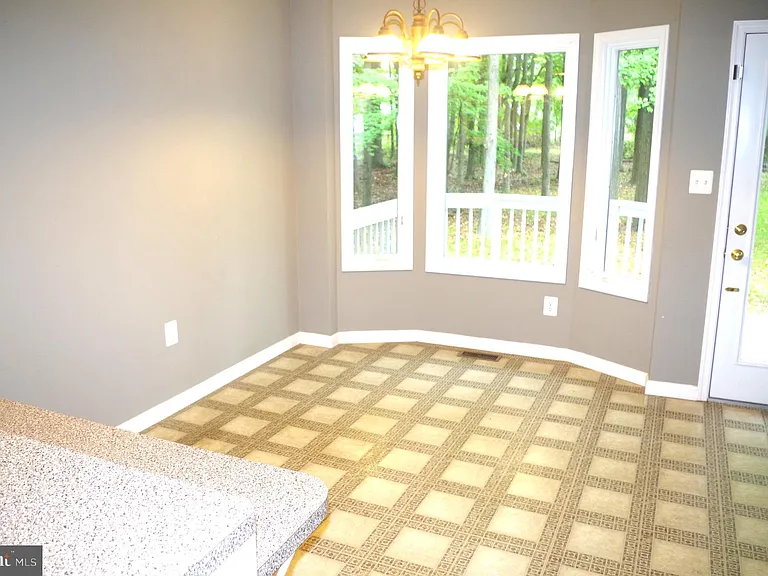 812 Petinot Pl — Photo 7