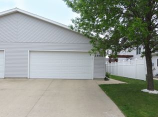 3006 Dakota Park Cir S, Fargo, ND 58104