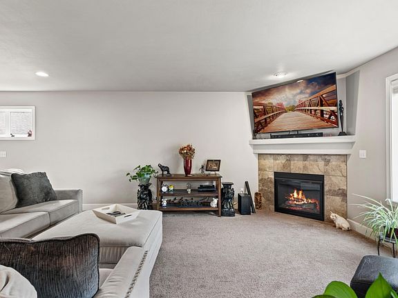 4th image of 1109 86th Street Ct E