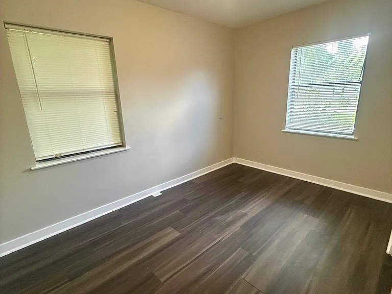 1719 Wofford Ave — Photo 9