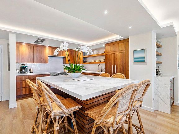 3rd image of 354 Chilean Avenue #5c